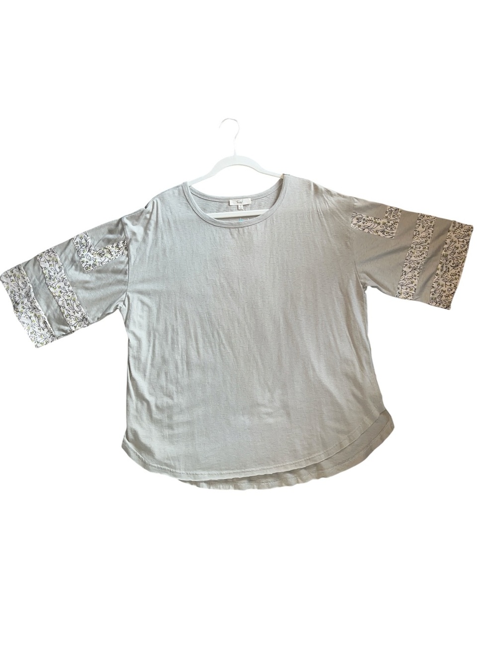 NWT Easel contrast print boxy top in faded sage (016)